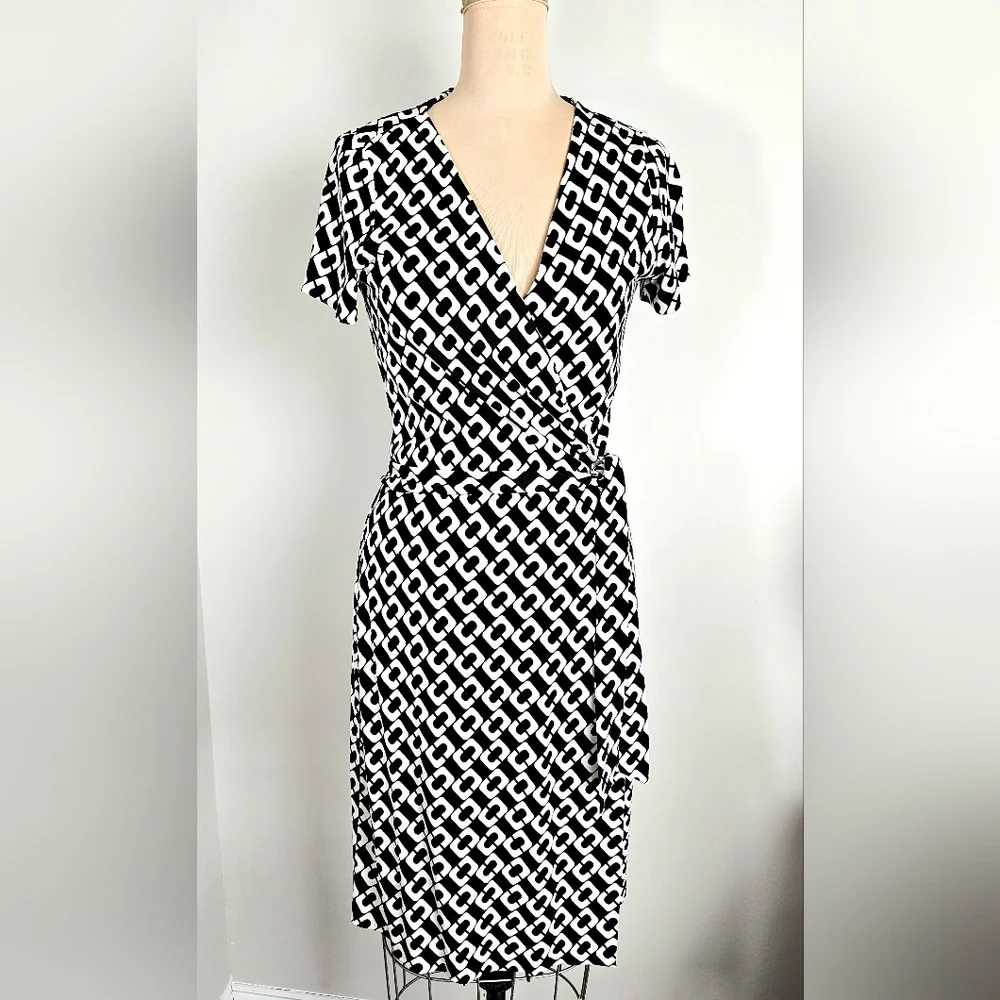 Diane von Furstenberg Silk Jersey Wrap Dress Black Cream Chain Print Size 6 - Picture 3 of 14